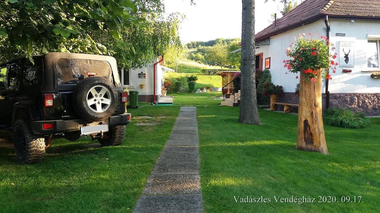 Vadaszles Vendeghaz Bukkszentmarton Exteriör bild