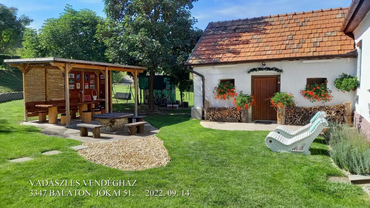 Vadaszles Vendeghaz Bukkszentmarton Exteriör bild